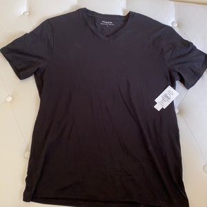 VINCE Men’s Black Tee